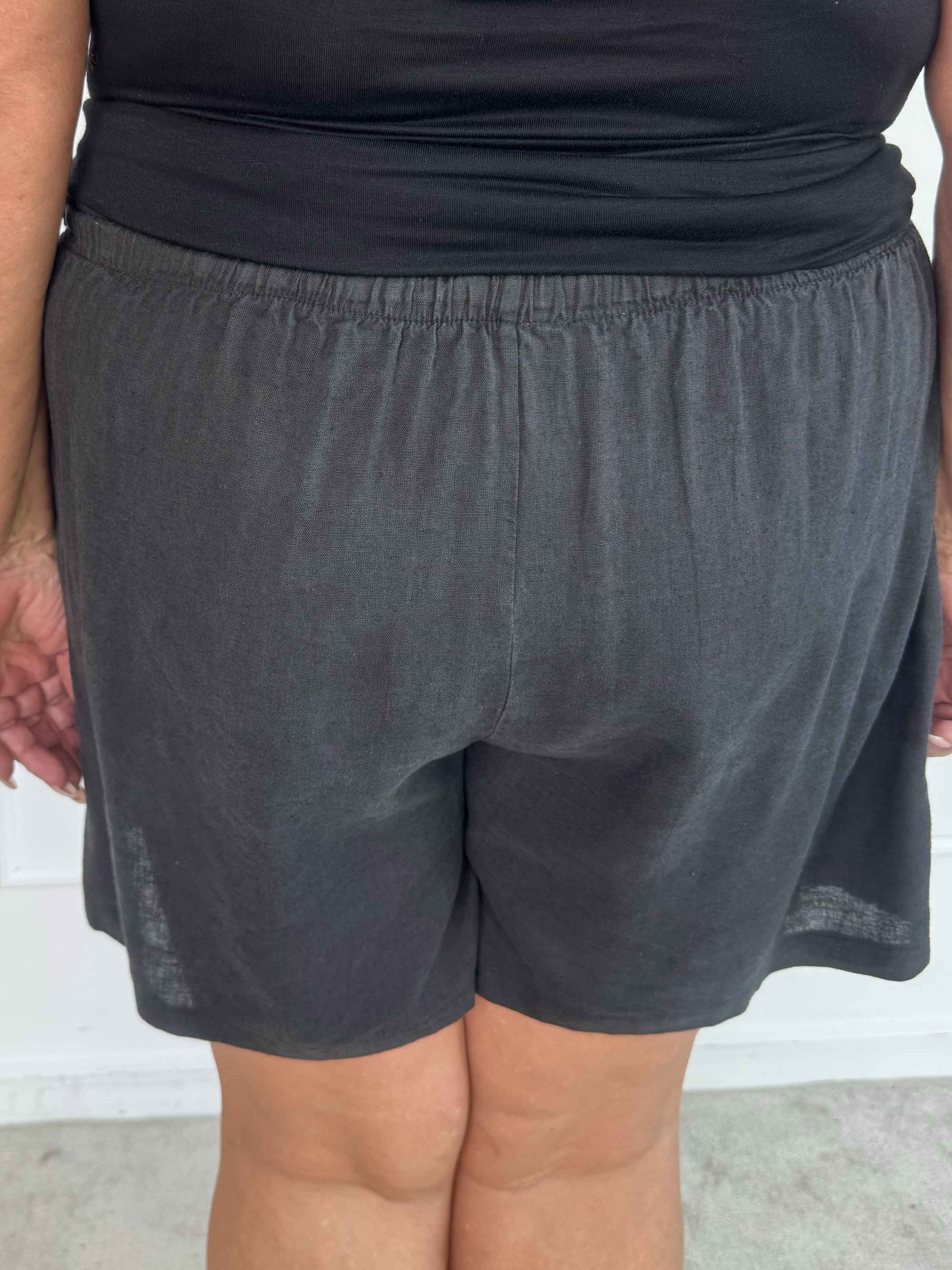 Clara Shorts - Lätta shorts i viskos och linne